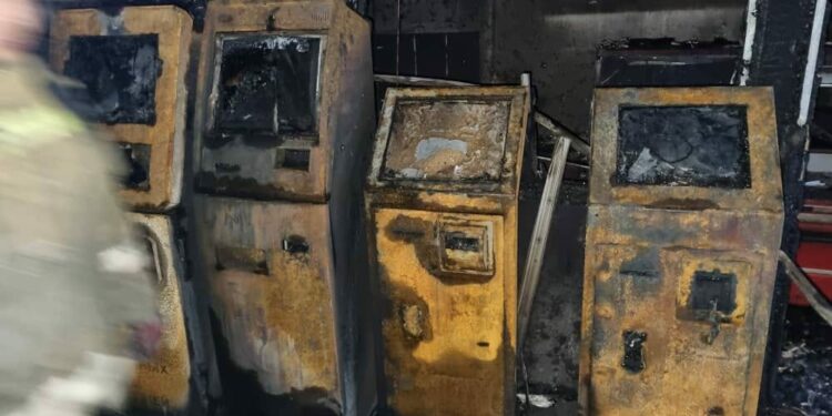 Бишкекте дүкөндөн чыккан өрт өчүрүлдү