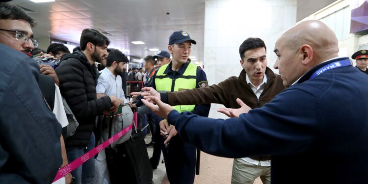 «Манас» аэропорту кызматкерлери тарабынан пакистандык жарандарга орой мамиле жасаганы тууралуу үн катты