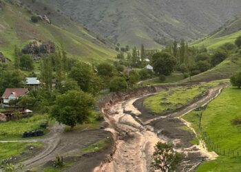 Аксыда суунун деңгээли көтөрүлүп, 64 үй-бүлө эвакуацияланды
