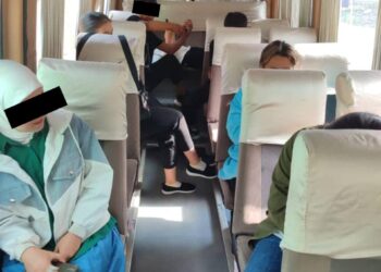 Кызыл-Кыяда өз алдынча сейилдөөгө бара жаткан студенттердин тобу кармалды