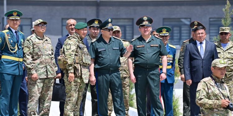 Ташиев чек арачыларга үй тапшырды