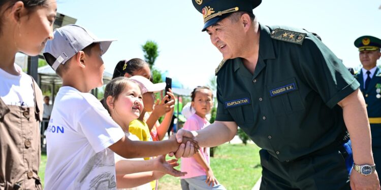 Ташиев чек арачыларга үй тапшырды