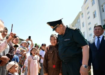 Ташиев чек арачыларга үй тапшырды