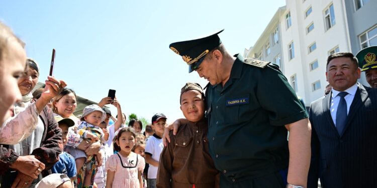 Ташиев чек арачыларга үй тапшырды