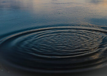 Нарын дарыясына түшүп кеткен эки кыз изделип жатат