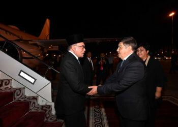 Малайзиянын премьери Кыргызстанга расмий сапар менен келди