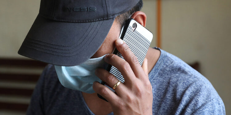 Издөөдө жүргөн телефон алдамчылардын кылмыштуу тобунун эки мүчөсү кармалды