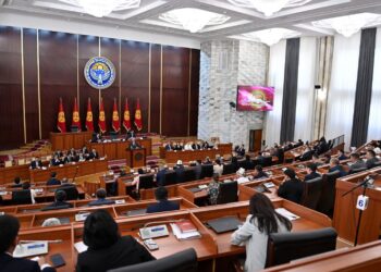 59 депутат макул… Уран казууга уруксат берген мыйзам долбоору 1-окууда колдоо тапты