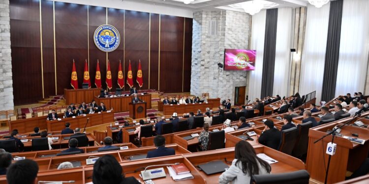 59 депутат макул… Уран казууга уруксат берген мыйзам долбоору 1-окууда колдоо тапты