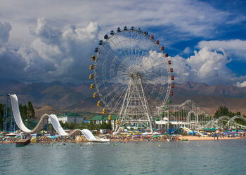 Бостериде пансионаттарга жете турчу жолдорго асфальт-бетон төшөлүп жатат