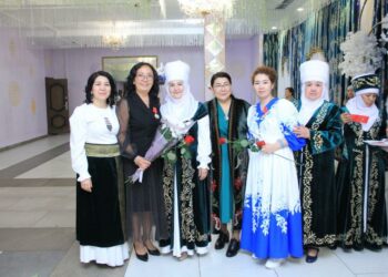 «Ар бири Курманжан даткага тете». Москвада 100дөн ашуун энелердин катышуусунда иш-чара өттү