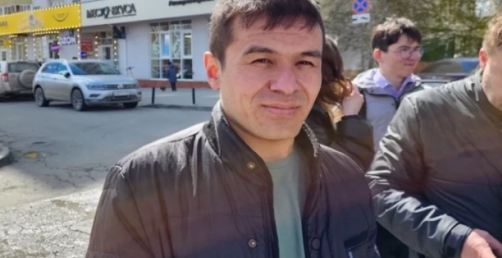 Кыргызстандык таксист Екатеринбургда өрттөн эркек кишинин өмүрүн сактап калды