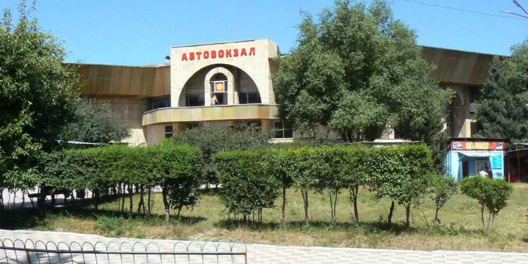 36 жылдан бери ремонттун бетин көргөн эмес… Караколдогу автобекет оңдолот