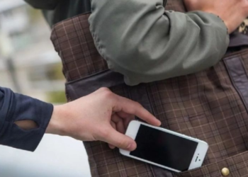 360тан ашуун уюлдук телефон, ноутбук жана планшет… Чөнтөк уурулар менен «иштешкен» шектүүлөр кармалды