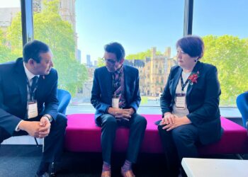 Кыргыз жана Пакистан билим берүү министрлери жолугушту