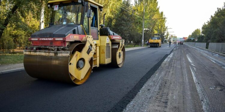 Мэрия: Бишкекте жолду капиталдык оңдоо графиктен алдыда жүрүп жатат