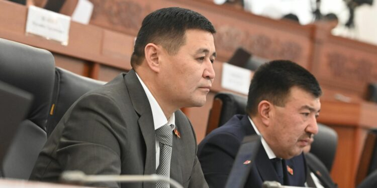 «Шайырбек Ташиев эч кандай Ноокаттан алтын казбай эле экен». Садыр Жапаров Шамбесай алтын кени боюнча үн катты