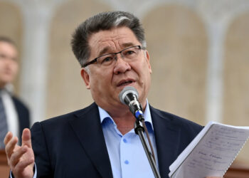 Депутат Таштанбеков: «Сойкулук кылган кыздарды 15 жылга кесип жиберген туурабы?»