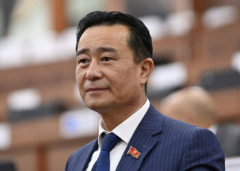 «Бишкекте мектеп жана бала бакча саат 8де ишин баштасын». Депутаттын сунушу