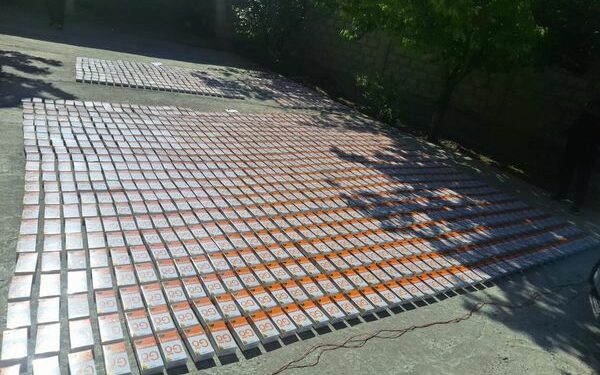 1300дөн ашык уюлдук телефонду Тажикстанга мыйзамсыз алып өтүүгө бөгөт коюлду