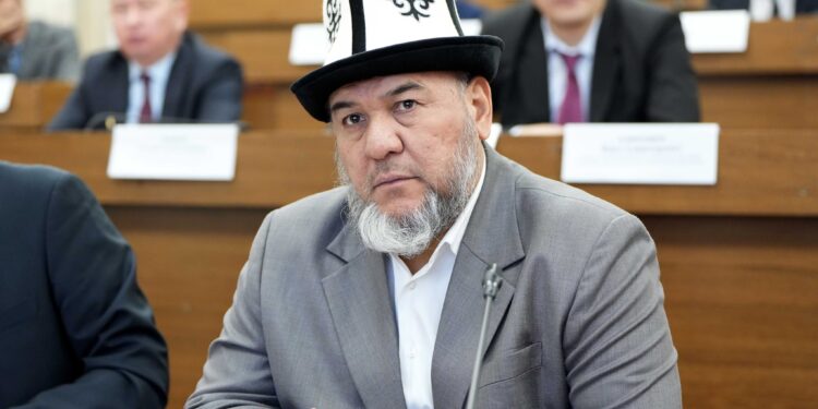 8-мартты иш күн кылып, Курман айтты үч күн белгилөө. Депутаттын сунушуна кандай карайсыз?