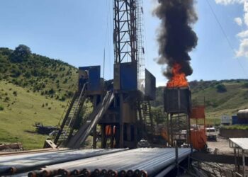 Жалал-Абадда нефть куюучу жайдан чыккан өрт өчүрүлдү