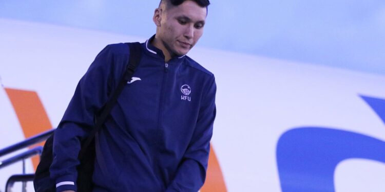 Кыргызстандын футбол боюнча курамасы Омандан кайтып келди (сүрөт)