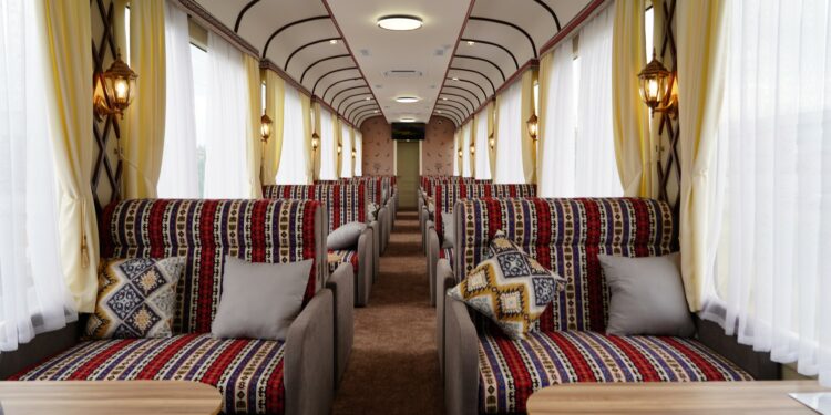 Бишкек-Балыкчы каттамына жаңы ВИП вагон ишке киргизилди