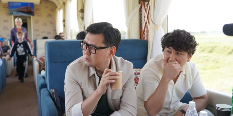 Жаңы ВИП вагондун биринчи жүргүнчүлөрү Бишкектен Балыкчыга барышты