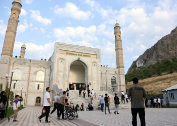 Ош шаарында Курман айт майрамына карата Айт намазы окулду