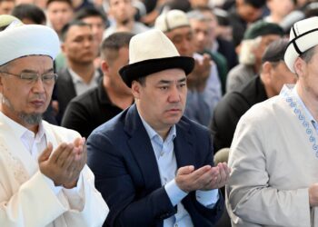 Садыр Жапаров Курман айт майрамына карата окулган Айт намазга катышты