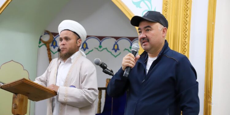 Нурланбек Шакиев Кербендеги мечитте Курман айт намазына катышты