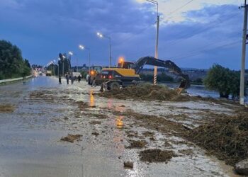 Ноокенде нөшөрлөп жаан жаап, бир баланы сел алып кетти