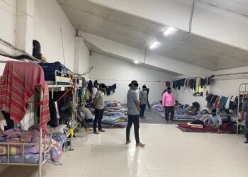 Сокулукта тигүү цехинин ээси кармалды. Ал 30 чет өлкөлүктү эмгек акысын бербей иштетүүгө шектелүүдө