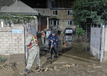Ноокенде сел жүрүп, 160тан ашуун үйдү суу каптады