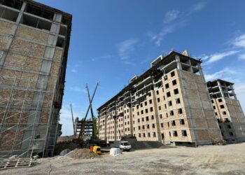 УКМК: Жалал-Абадда мамлекетке кайтарылган жер тилкелерине ипотекалык үйлөр курулуп жатат