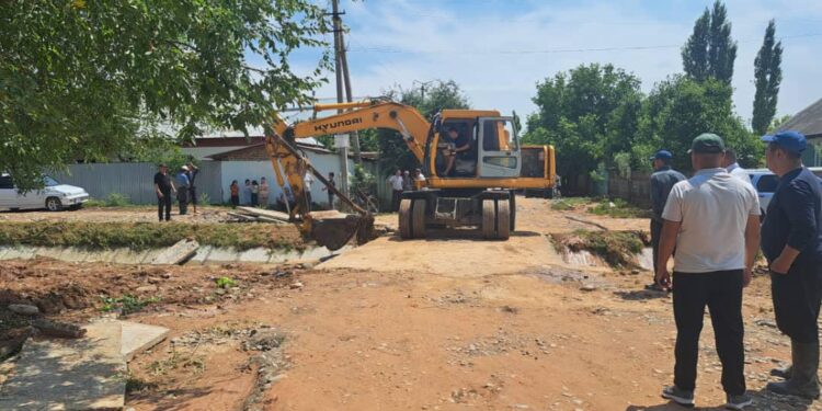 Өзгөндө сел жүрүп, 37 турак үйдү суу каптады