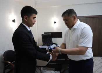 Ташиев жаш футболчуга жарандык документтерин тапшырды