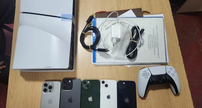 Кызыл-Кыяда 5 iPhone жана PlayStation уурдоого шектүү өспүрүм кармалды