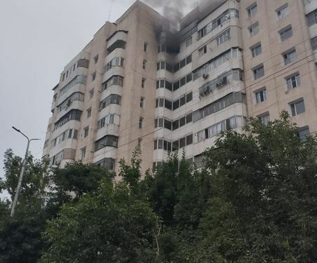 Бишкекте көп кабаттуу үйдөн чыккан өрттөн 10 адам куткарылды