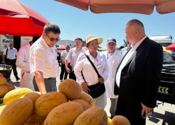 Ош гарнизонунун чек ара ведомствосунун офицери пара талап кылып жаткан жеринен кармалды