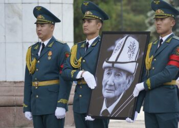 Кыргыз мультипликациясынын негиздөөчүсү Сагын Ишенов акыркы сапарга узатылды