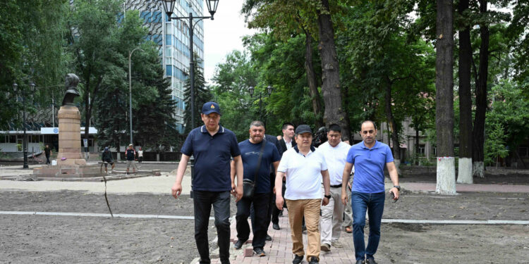 Акылбек Жапаров борбор калаанын жолдорун реконструкциялоонун жүрүшү жана бир катар объектилер менен таанышты