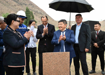 Акылбек Жапаров Орто-Токой суу сактагычында кичи ГЭСтин курулушун баштады