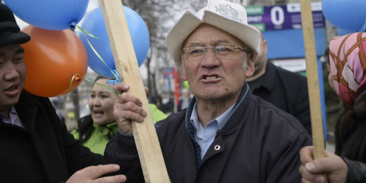 Сот жарандык активист Өндүрүш Токтонасыровго өкүм чыгарды