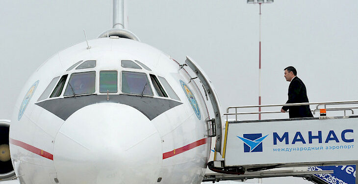 Садыр Жапаровду Бельгияга кимдер коштоп учуп кетти? Тизме