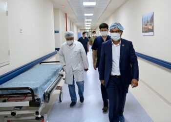 Боорун алмаштыруу үчүн кезекте турган бейтаптар ооруканадан чыгарылдыбы? Депутат барып кабар алды