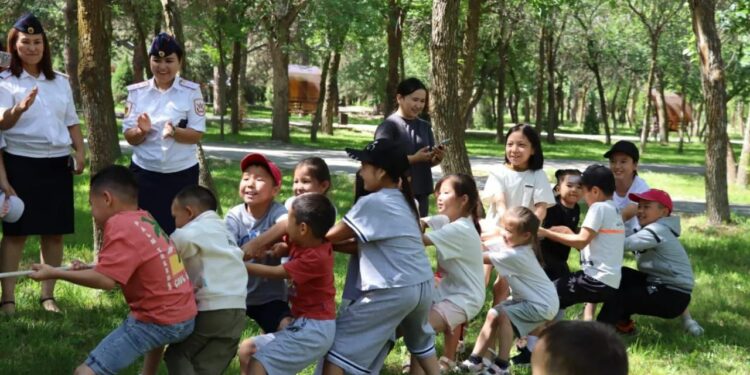 Ички аскерлер балдарды майрамы менен куттукташты