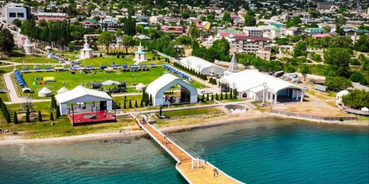 «Рух ордодо» курулуп жаткан комуз сымал пирстин көрүнүшү. Фото, видео