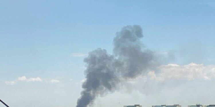 Бишкекте сарайдан чыккан өрт жанындагы турак үйгө өтүп кетти